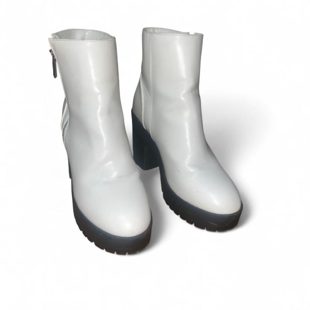 French Connection Women's White Ankle Faux leather Boots SZ 9 Flaw